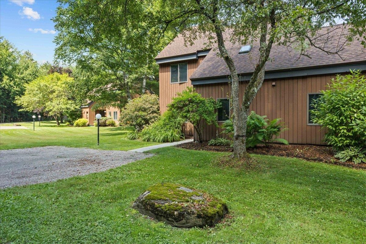 70 Field Road, Unit 5 Stowe, VT 05672 - Photo 4 of 51
