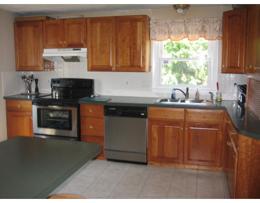 181 Corbett Road Stoughton, MA 02072 - Photo 7 of 13 Gallery Image 7