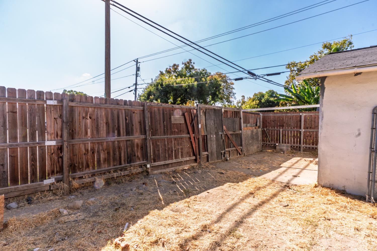 902 West 20th Street Merced, CA 95340 - Photo 39 of 48 a view of a backyard