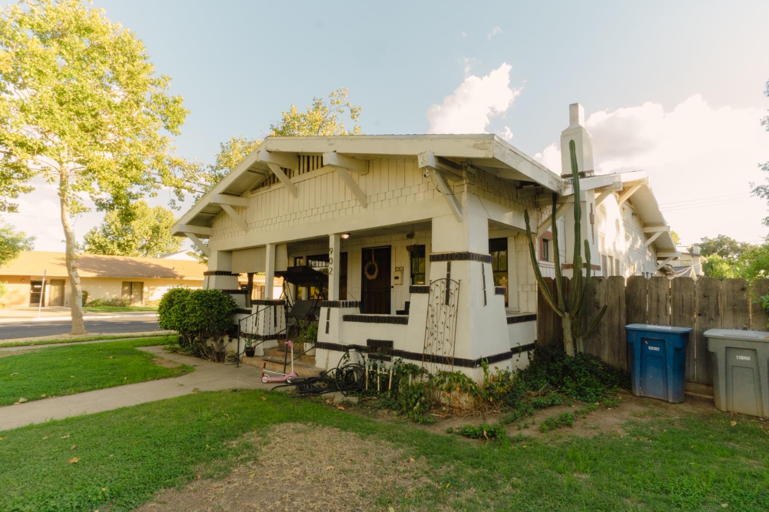 902 West 20th Street Merced, CA 95340 - Photo 42 of 48 a view of a house with backyard and sitting area
