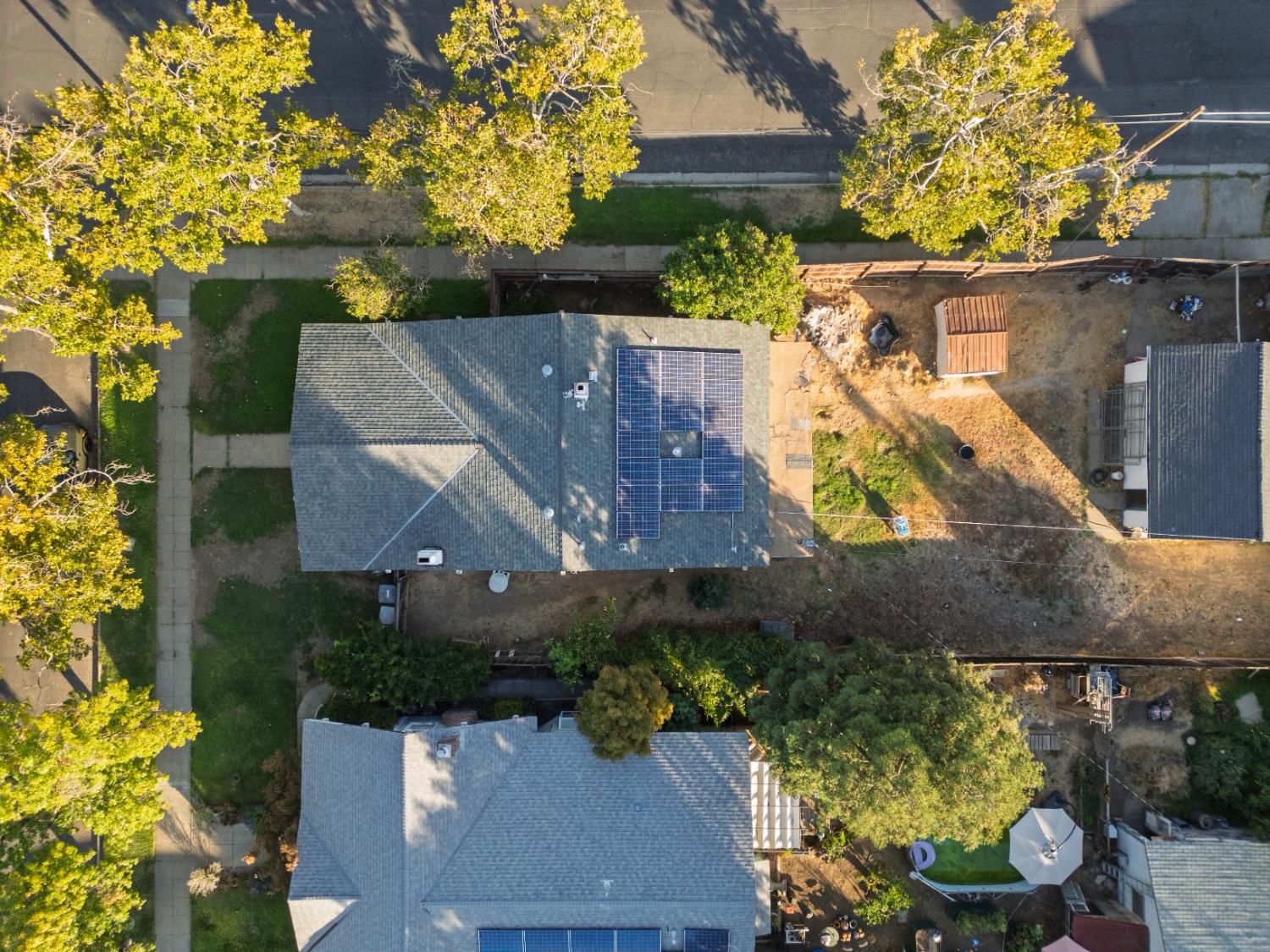 902 West 20th Street Merced, CA 95340 - Photo 43 of 48 an aerial view of a house with a yard