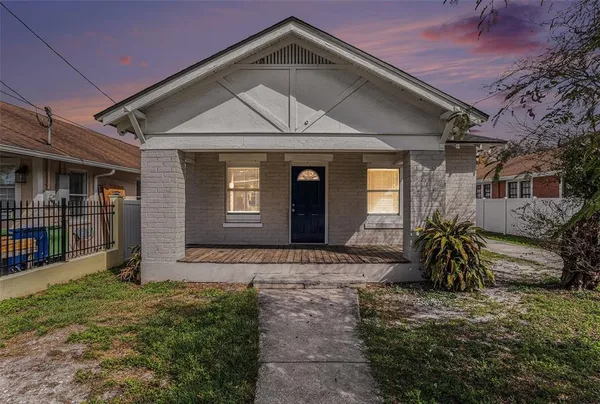 $2,300 | 708 East Broad Street, Tampa, FL 33604