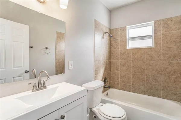 $2,300 | 708 East Broad Street, Tampa, FL 33604