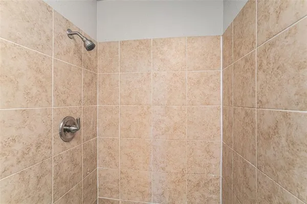 $2,300 | 708 East Broad Street, Tampa, FL 33604