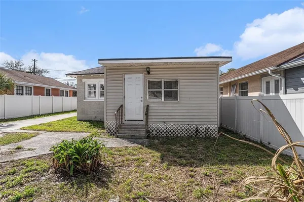 $2,300 | 708 East Broad Street, Tampa, FL 33604