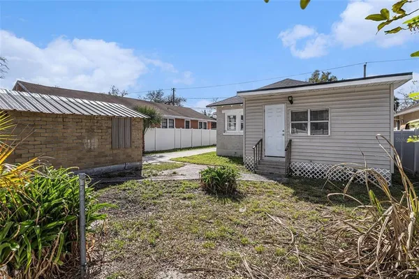 $2,300 | 708 East Broad Street, Tampa, FL 33604