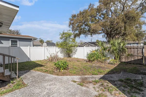 $2,300 | 708 East Broad Street, Tampa, FL 33604