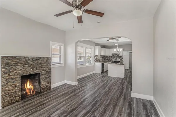 $2,300 | 708 East Broad Street, Tampa, FL 33604