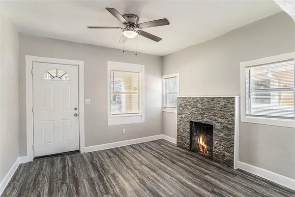 $2,300 | 708 East Broad Street, Tampa, FL 33604