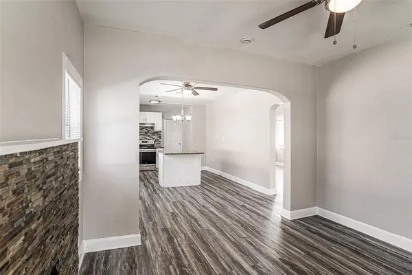 $2,300 | 708 East Broad Street, Tampa, FL 33604