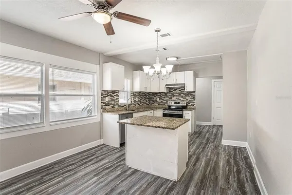 $2,300 | 708 East Broad Street, Tampa, FL 33604