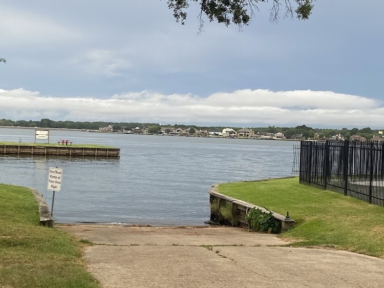 28831 South Diamondhead Conroe, TX 77356 - Photo 22 of 29 a view of a terrace