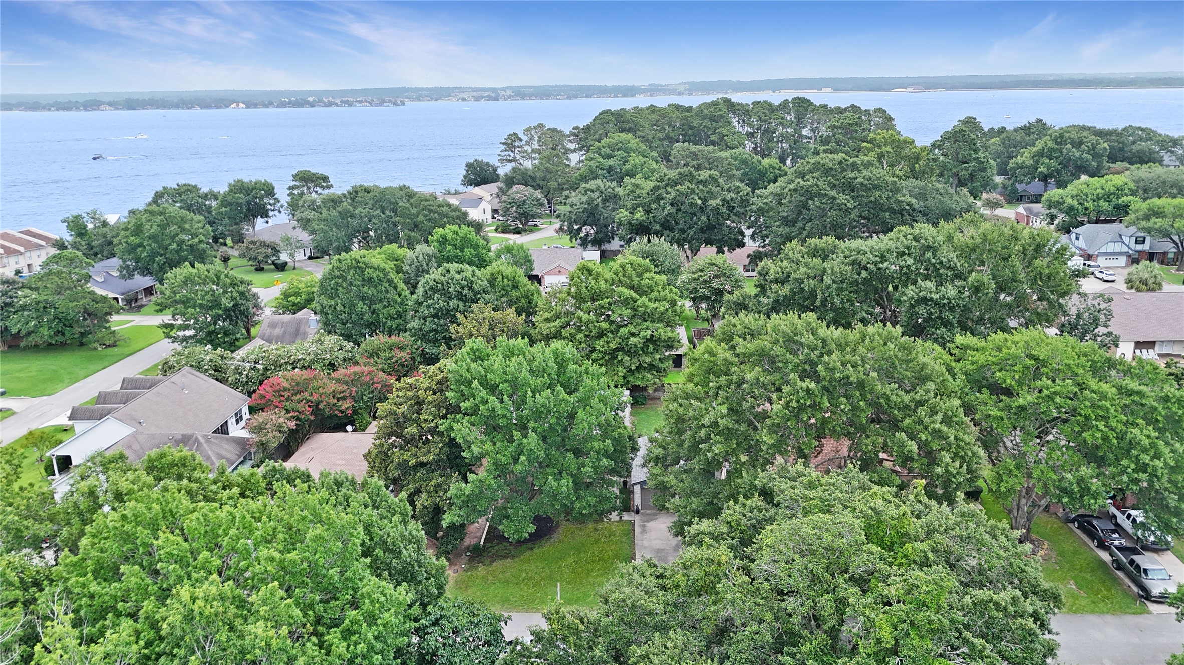 28831 South Diamondhead Conroe, TX 77356 - Photo 26 of 29 an aerial view of a residential houses with outdoor space and street view