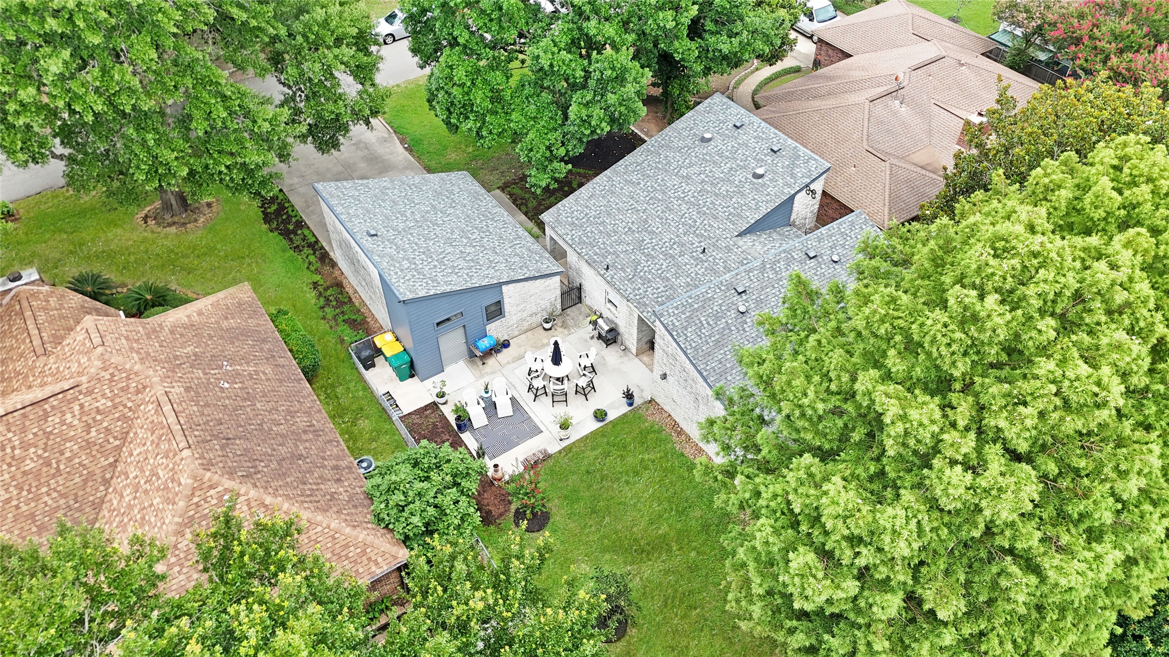 28831 South Diamondhead Conroe, TX 77356 - Photo 29 of 29 an aerial view of a house with a yard and garden