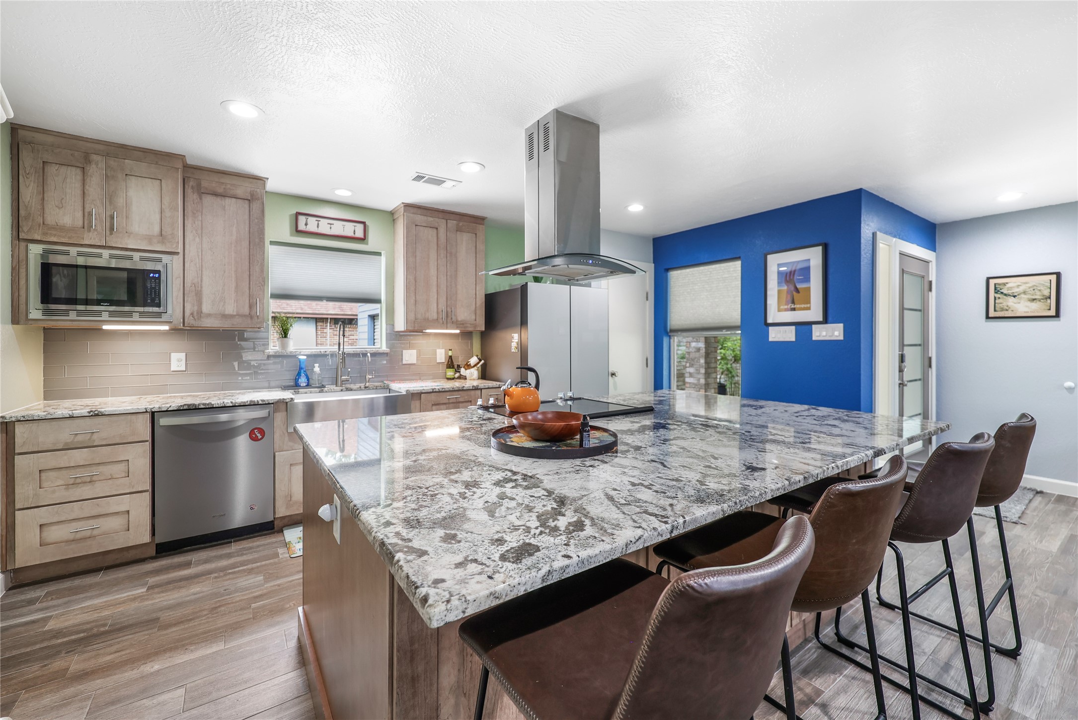 28831 South Diamondhead Conroe, TX 77356 - Photo 8 of 29 a kitchen with granite countertop kitchen island stainless steel appliances a sink stove and cabinets