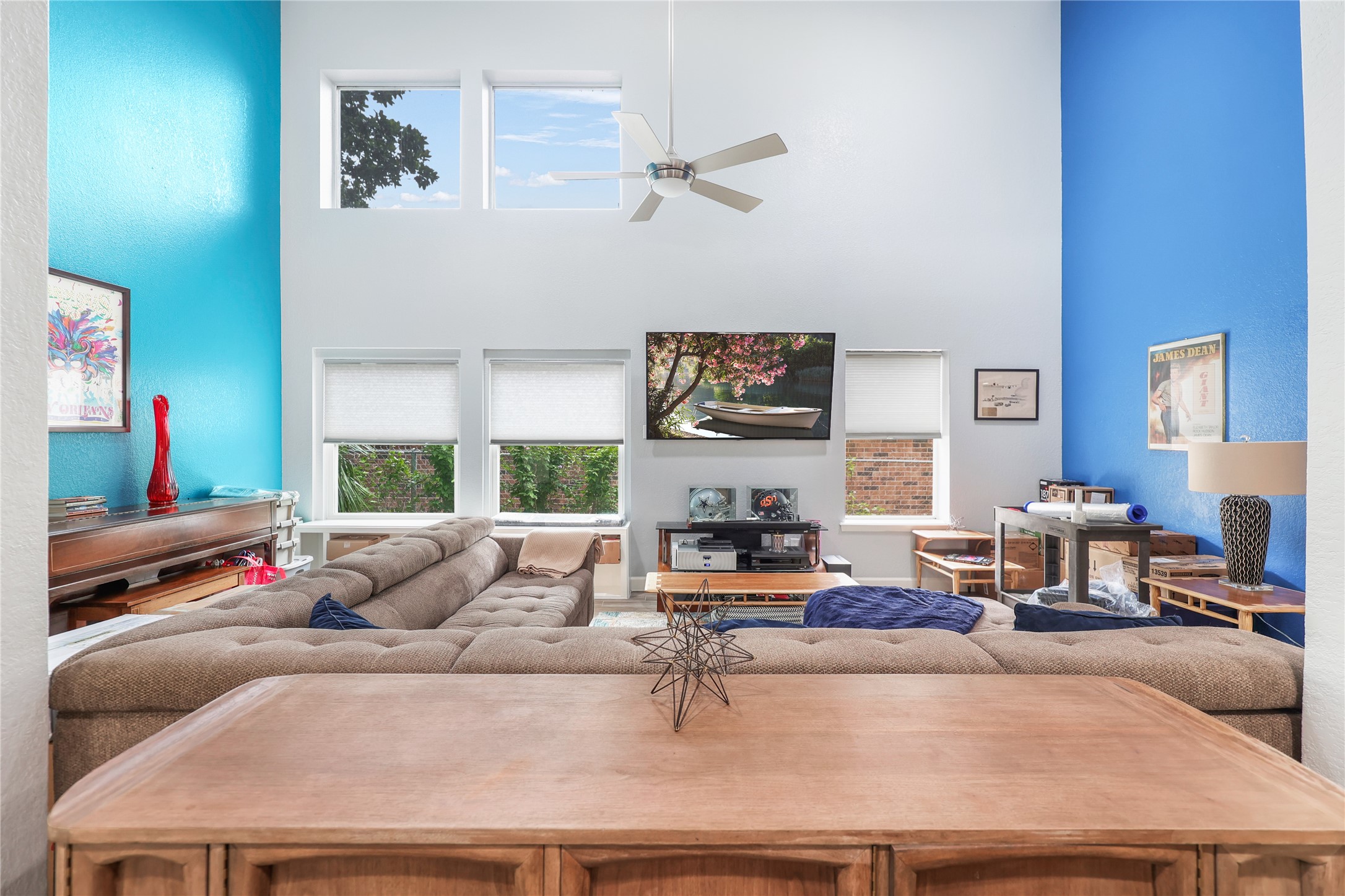 28831 South Diamondhead Conroe, TX 77356 - Photo 10 of 29 a living room with furniture and a flat screen tv