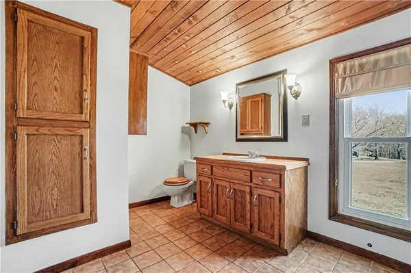 $545,000 | 13319 Darlin Road, Smithville, MO 64089