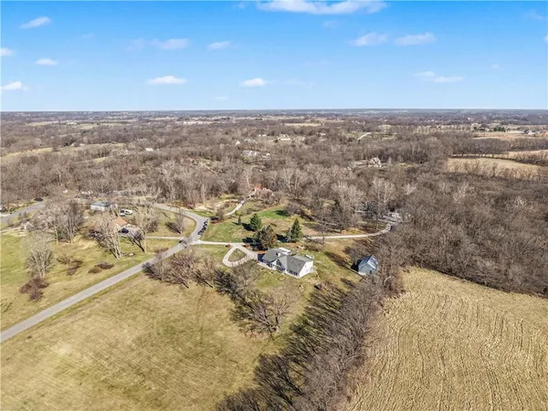 $545,000 | 13319 Darlin Road, Smithville, MO 64089