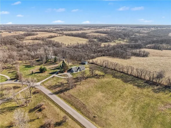 $545,000 | 13319 Darlin Road, Smithville, MO 64089
