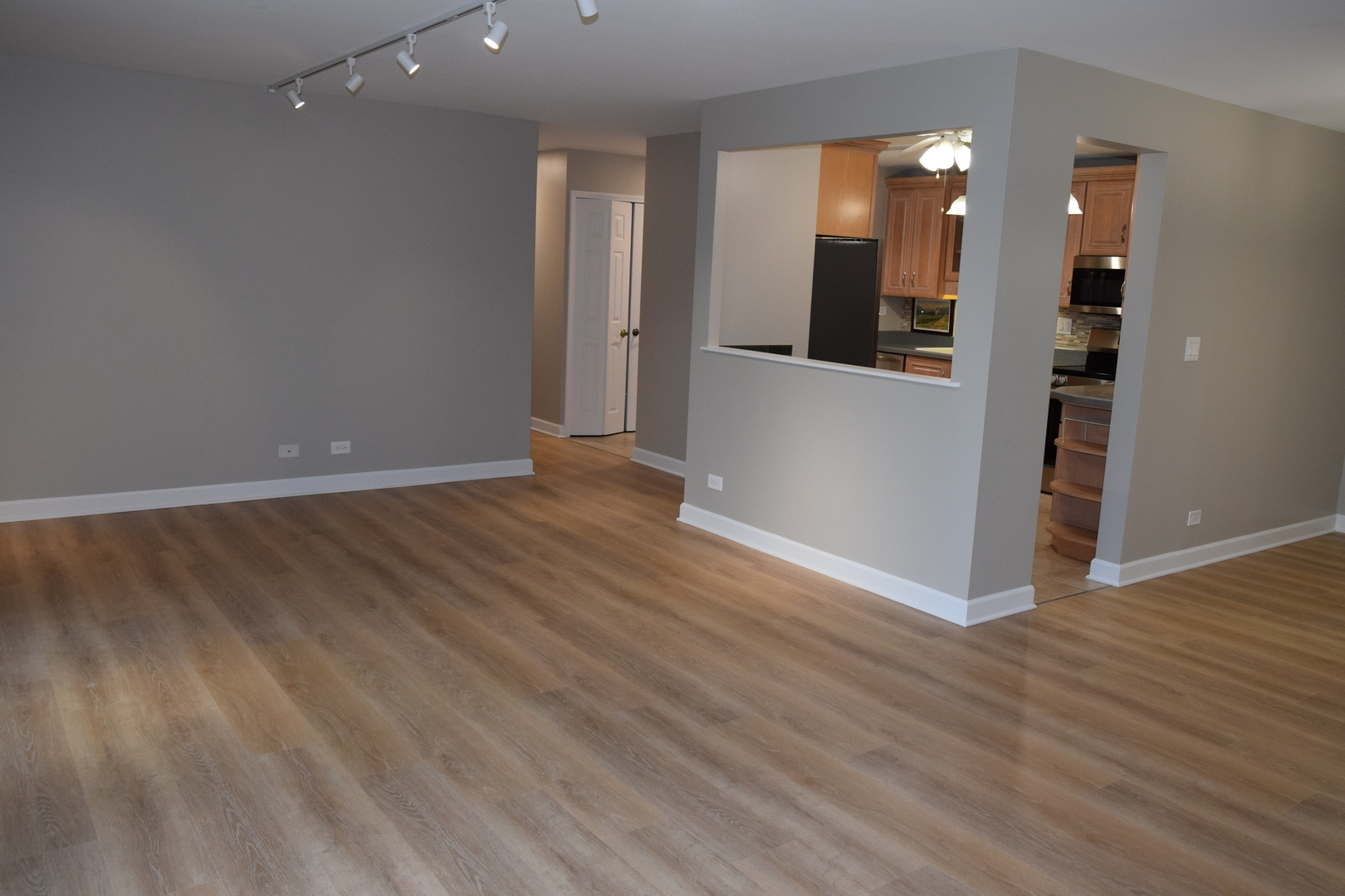 1405 East Central Road, Unit 201A Arlington Heights, IL 60005 - Photo 13 of 30