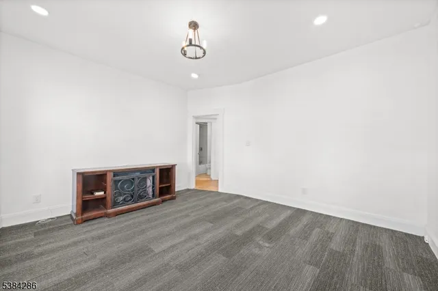 $2,200 | 21 Walnut Street, Unit 2, Clifton, NJ 07013