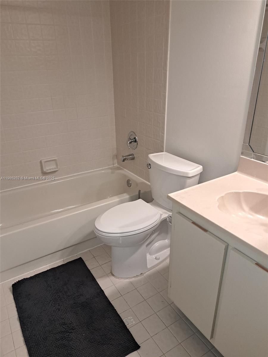 11532 Northwest 10th Street, Unit 11532 Pembroke Pines, FL 33026 - Photo 9 of 16 a bathroom with a toilet a sink and bathtub