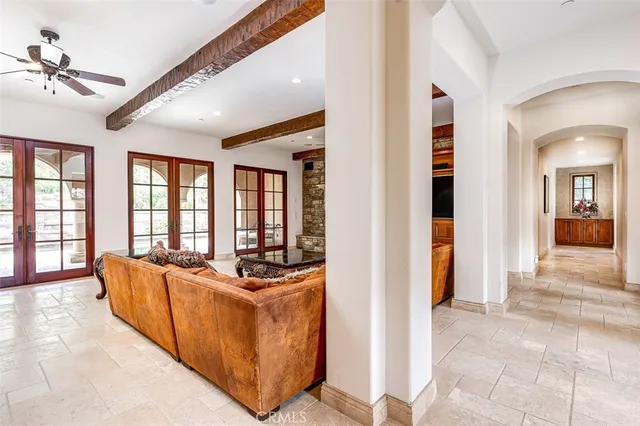 a view of garden with patio