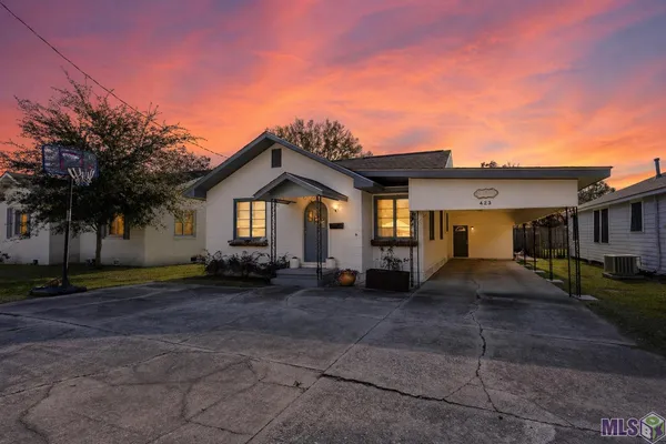 $250,000 | 423 Avenue East, Port Allen, LA 70767