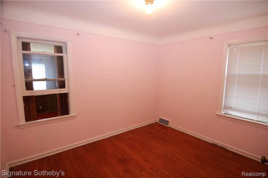 471 Kerby Road Grosse Pointe, MI 48236 - Photo 9 of 18 IMG_3458.jpg