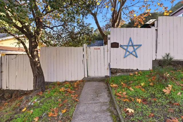 a view of a pathway in a garden