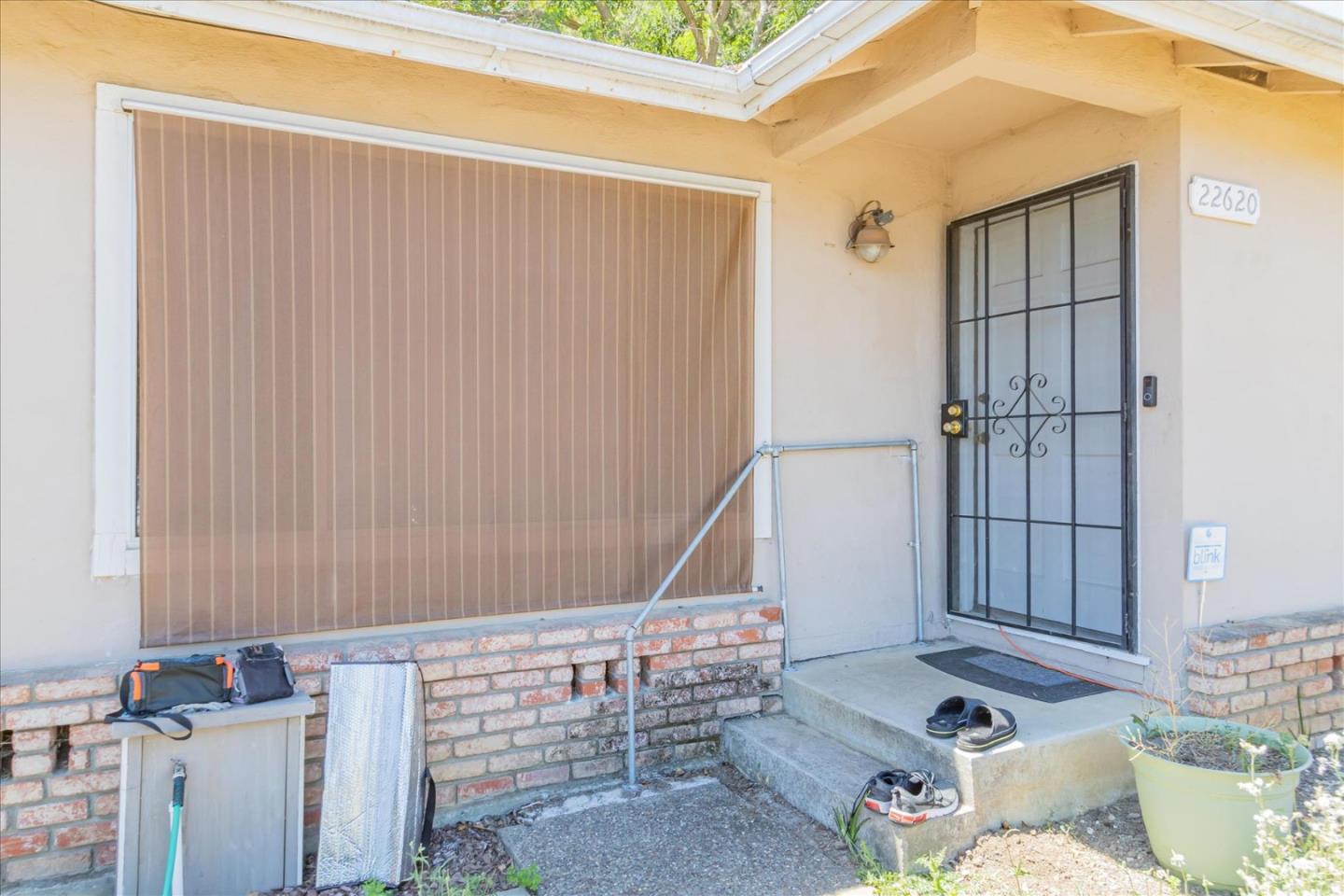 22620 Alcalde Road Cupertino, CA 95014 - Photo 5 of 39 a living room with furniture