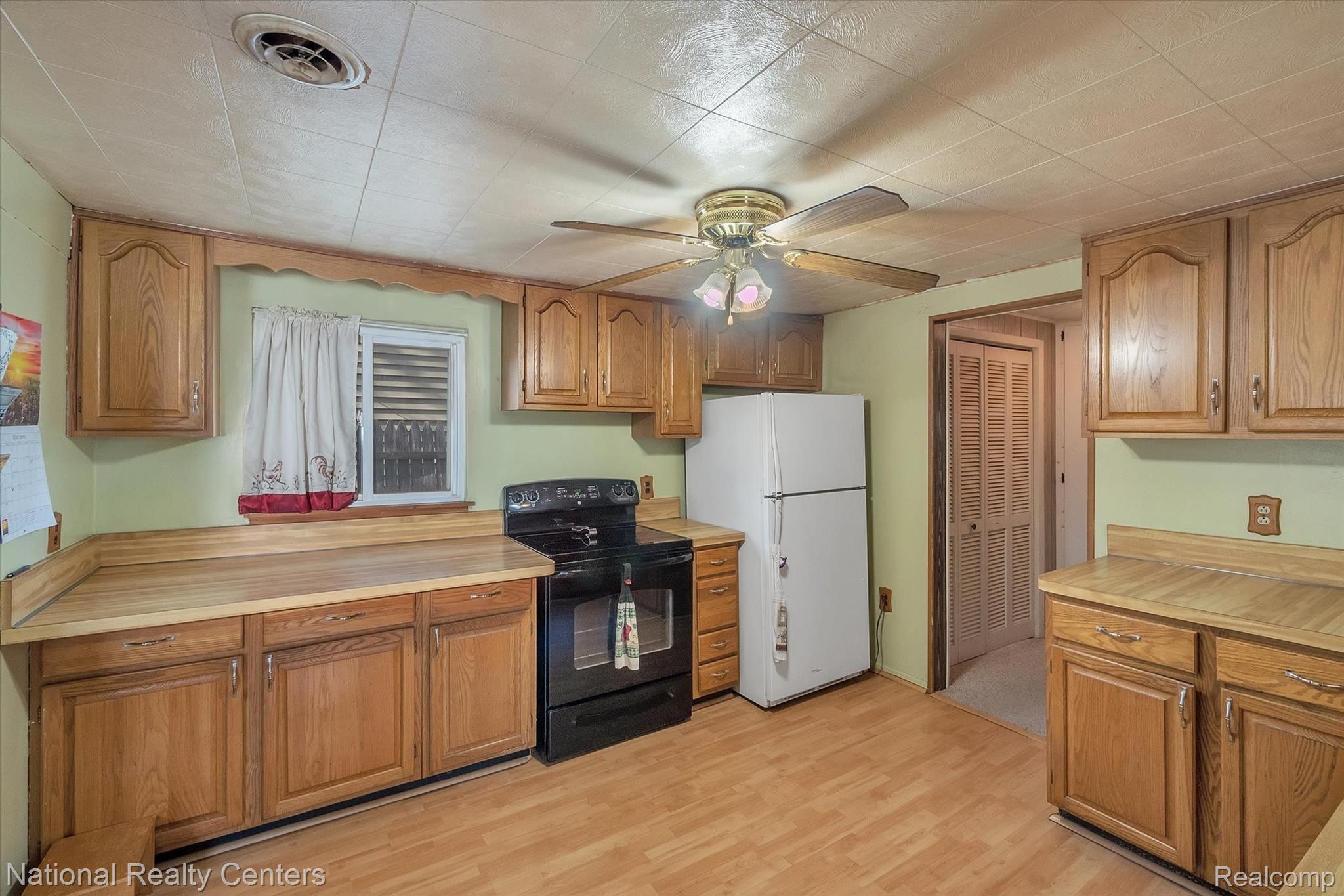 3084 Melvin Avenue Rochester, MI 48307 - Photo 13 of 32 32-3084-Melvin-Ave-Lang-Estates-Real-Estate-32 (14).jpg