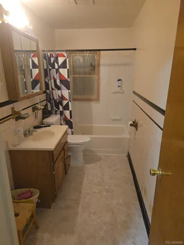 a view of a couches in front of a house