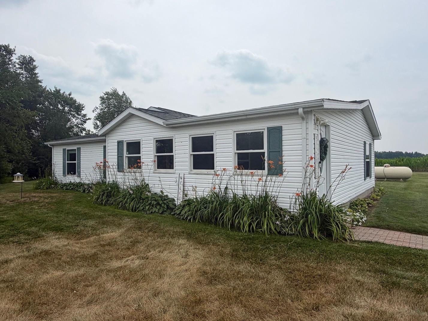 8088 East Vernon Road Clare, MI 48617 - Photo 2 of 33 1948290-d1bafcc6-9c2a-4b8a-ac61-94eac4d47e7f.JPG