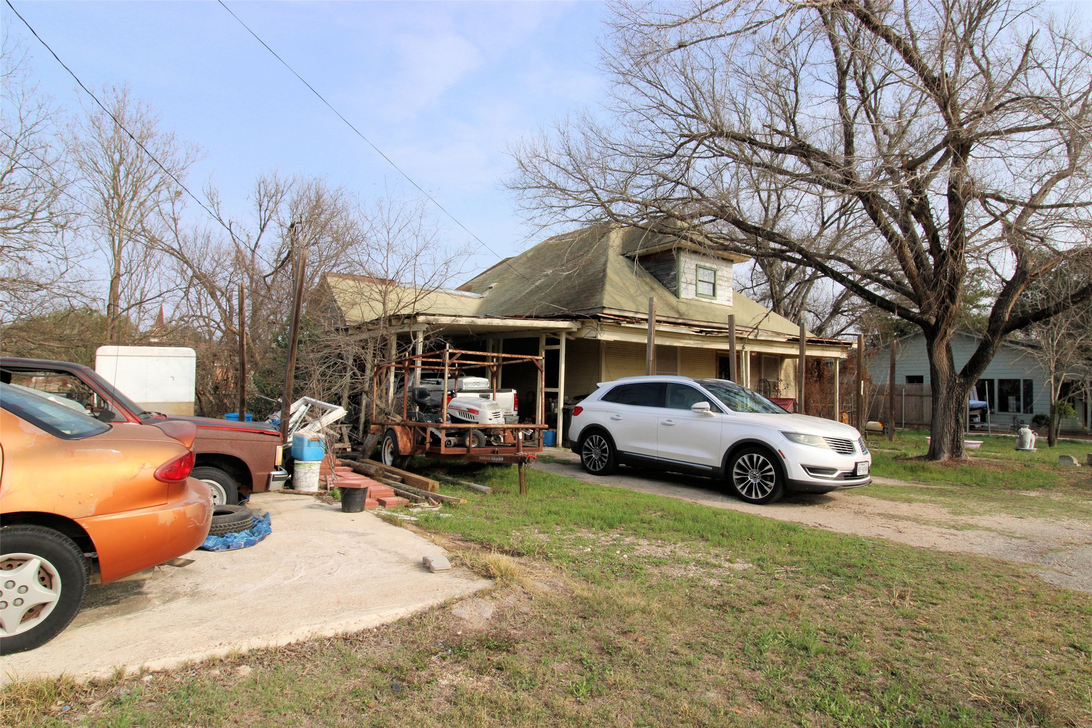 402 Trinity Street Lockhart, TX 78644 - Photo 4 of 18 Front left (north) side