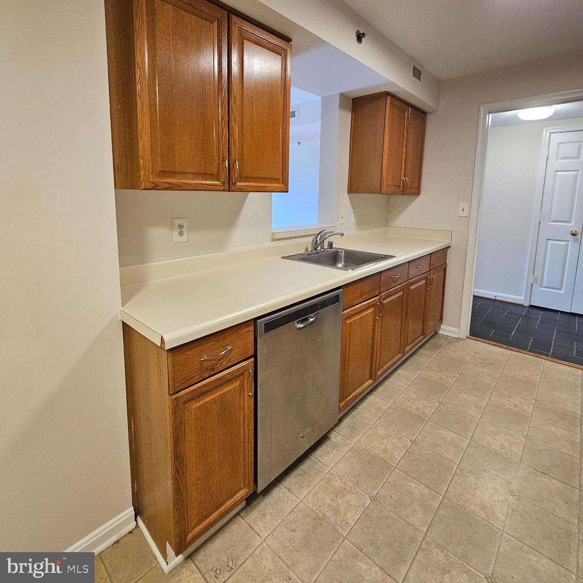 505 East Braddock Road, Unit 608 Alexandria, VA 22314 - Photo 14 of 35