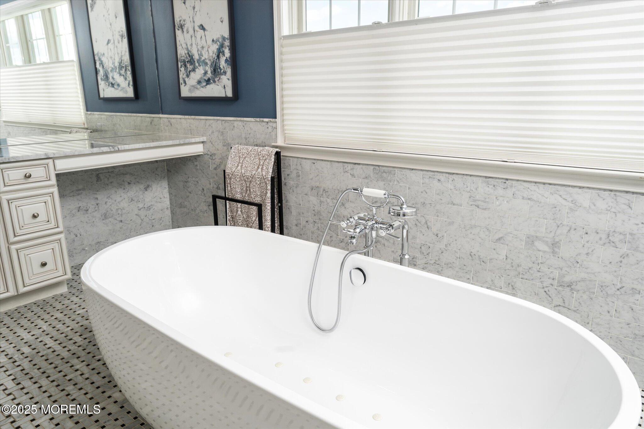 33 Weathervane Circle Cream Ridge, NJ 08514 - Photo 47 of 80 stand alone tub w/jets