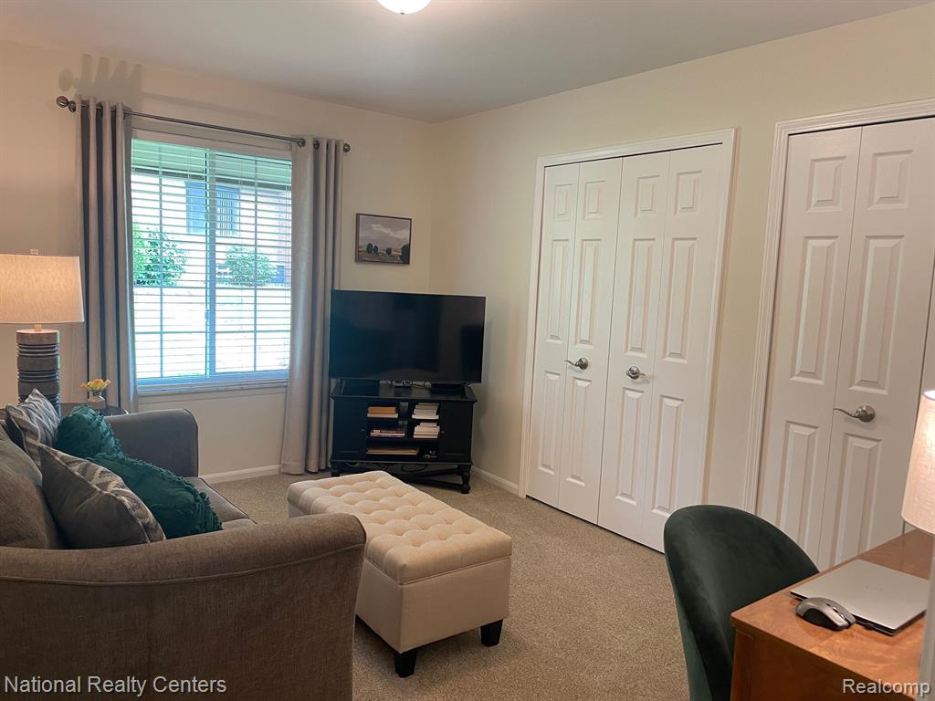 286 Meadow Bridge Drive Rochester Hills, MI 48307 - Photo 25 of 35