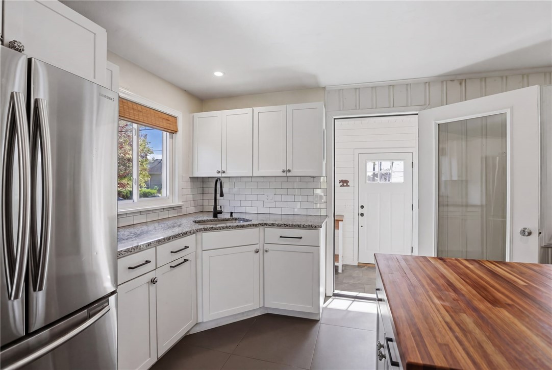18 Loring Road Bristol, RI 02809 - Photo 13 of 38