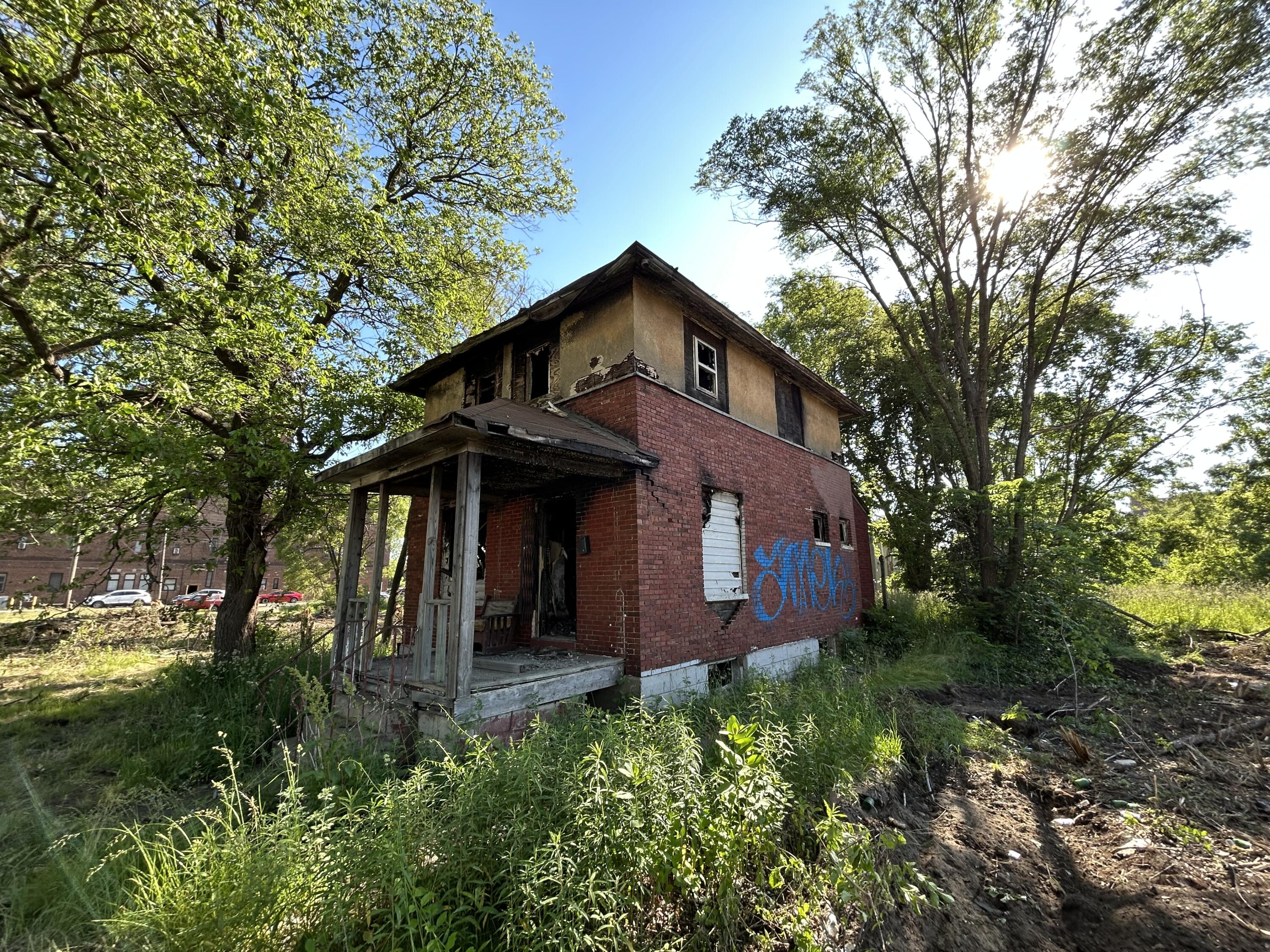 547 Madison Street Gary, IN 46402 - Photo 2 of 5 3000x2250