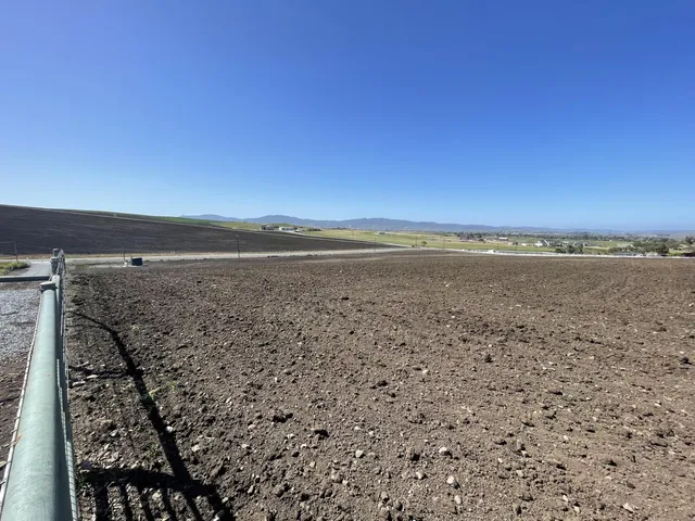 $1,300,000 | 1810 Santa Ana Valley Road, Hollister, CA 95023