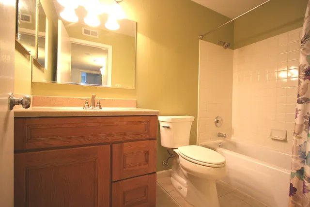 $1,850 | 6143 Knoll Wood Road, Unit 106, Willowbrook, IL 60527