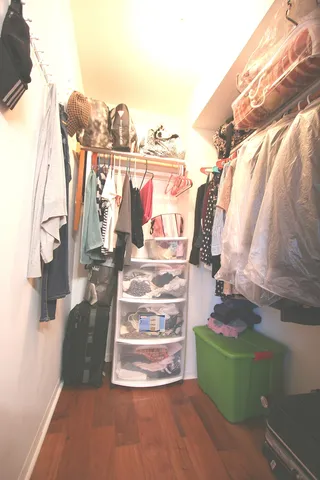 a view of entryway and kitchen