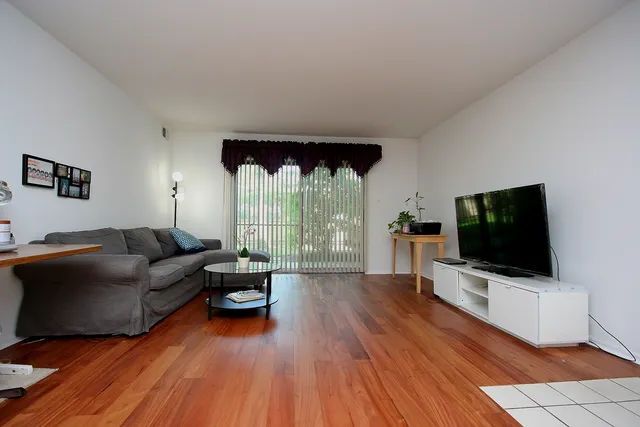 $1,850 | 6143 Knoll Wood Road, Unit 106, Willowbrook, IL 60527