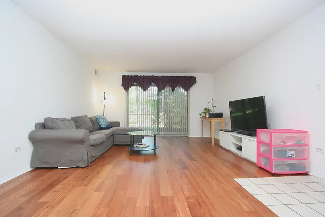 $1,850 | 6143 Knoll Wood Road, Unit 106, Willowbrook, IL 60527