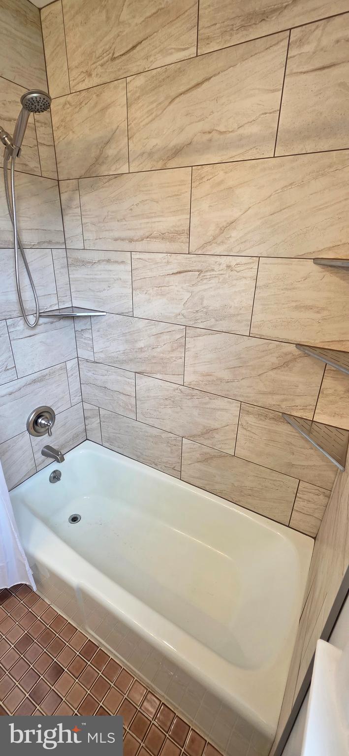 1900 Shetland Road Finksburg, MD 21048 - Photo 29 of 32 a bathroom with a bathtub