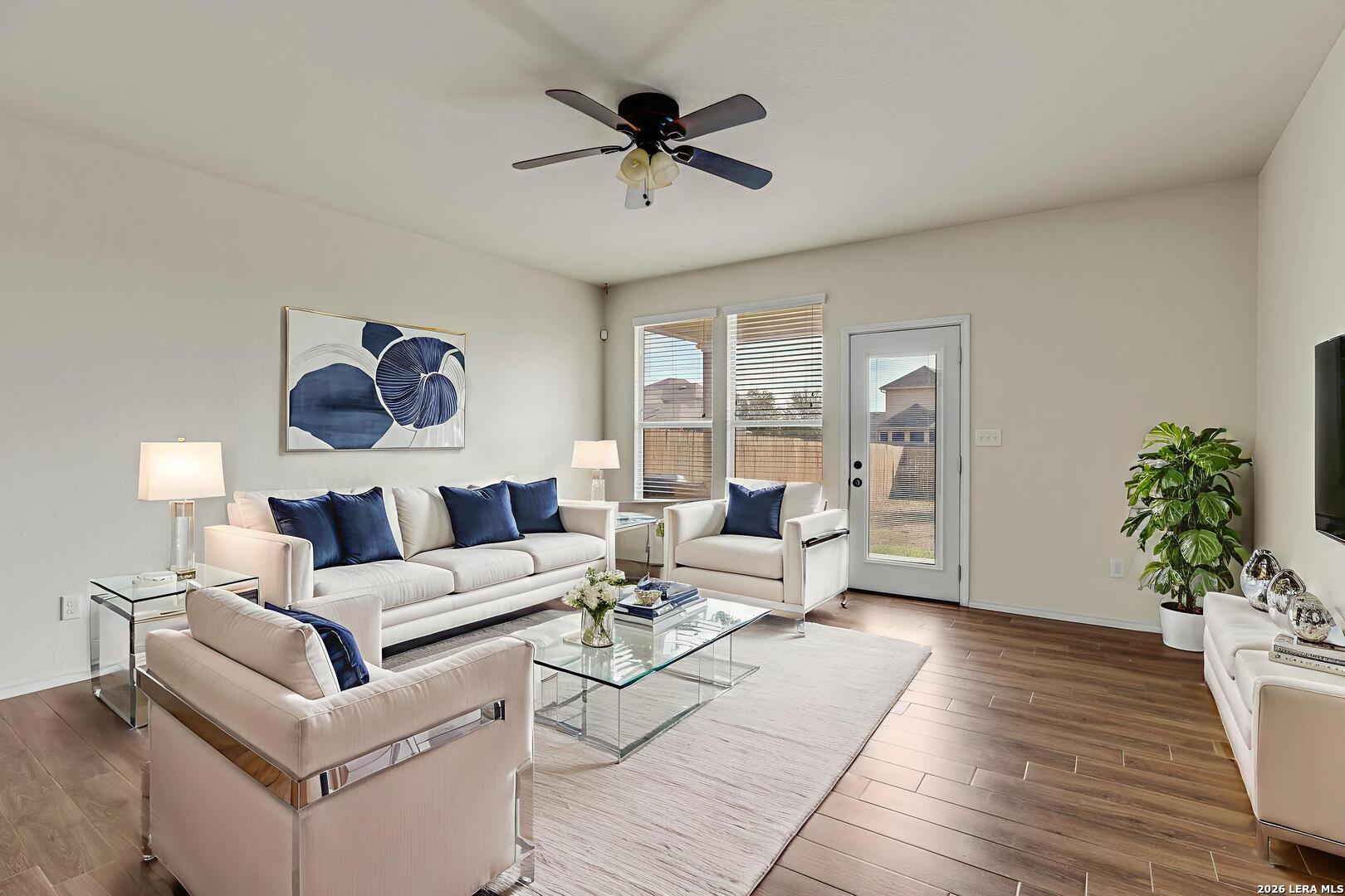 322 Walnut Crest Selma, TX 78154 - Photo 15 of 33 a living room with furniture