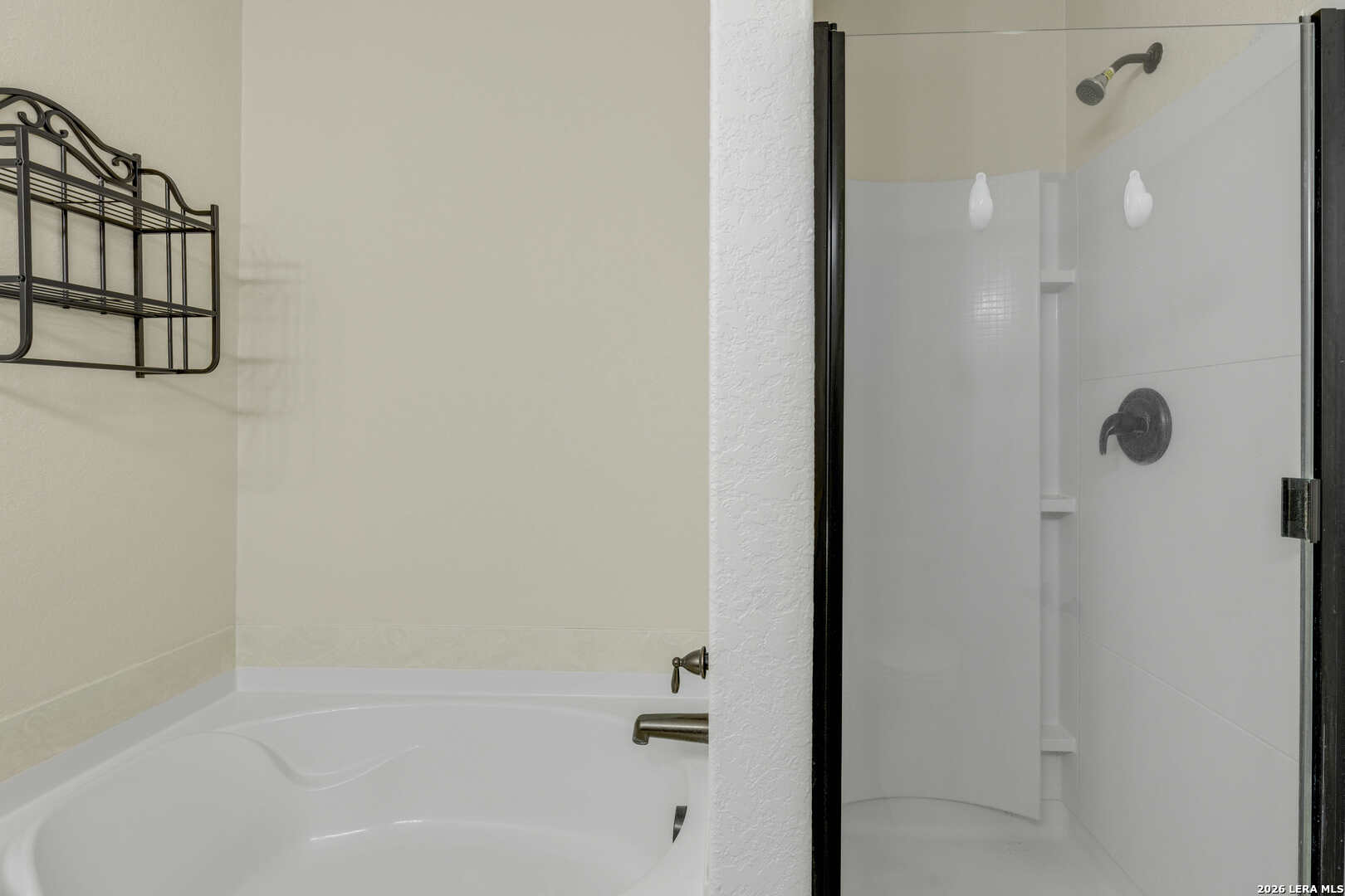 322 Walnut Crest Selma, TX 78154 - Photo 22 of 33 a bathroom with a bathtub