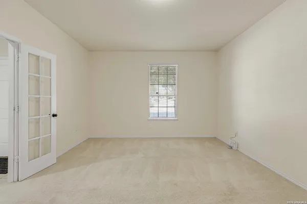 $1,900 | 322 Walnut Crest, Selma, TX 78154