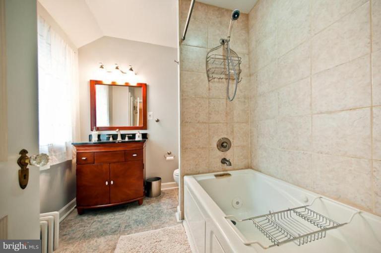 2784 Military Road Northwest Washington, DC 20015 - Photo 14 of 23 Bath #1